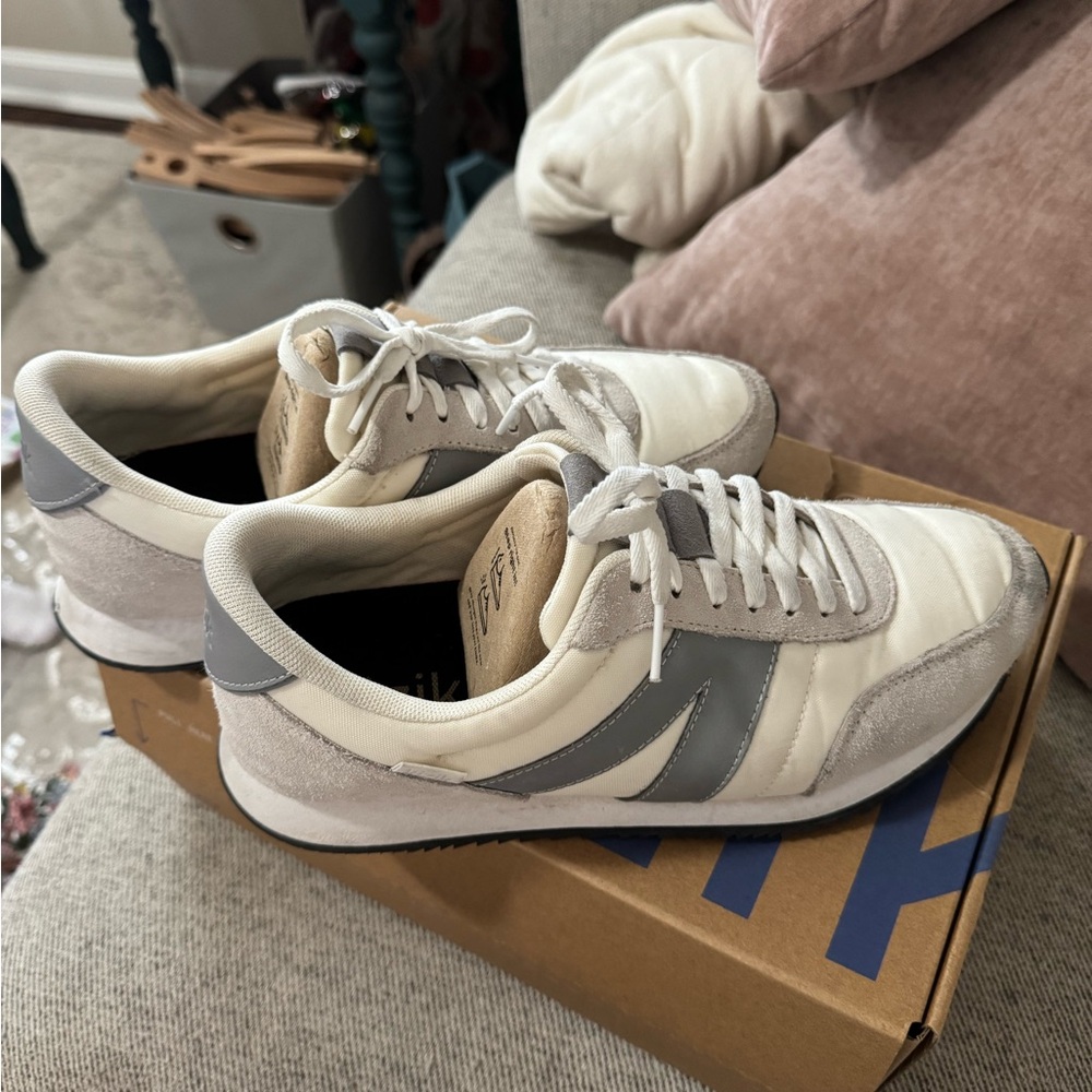 Women's Kizik Milan